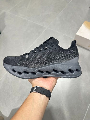 On Cloudsurfer Max Black / Eclipse