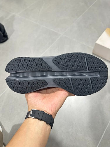 On Cloudsurfer Max Black / Eclipse