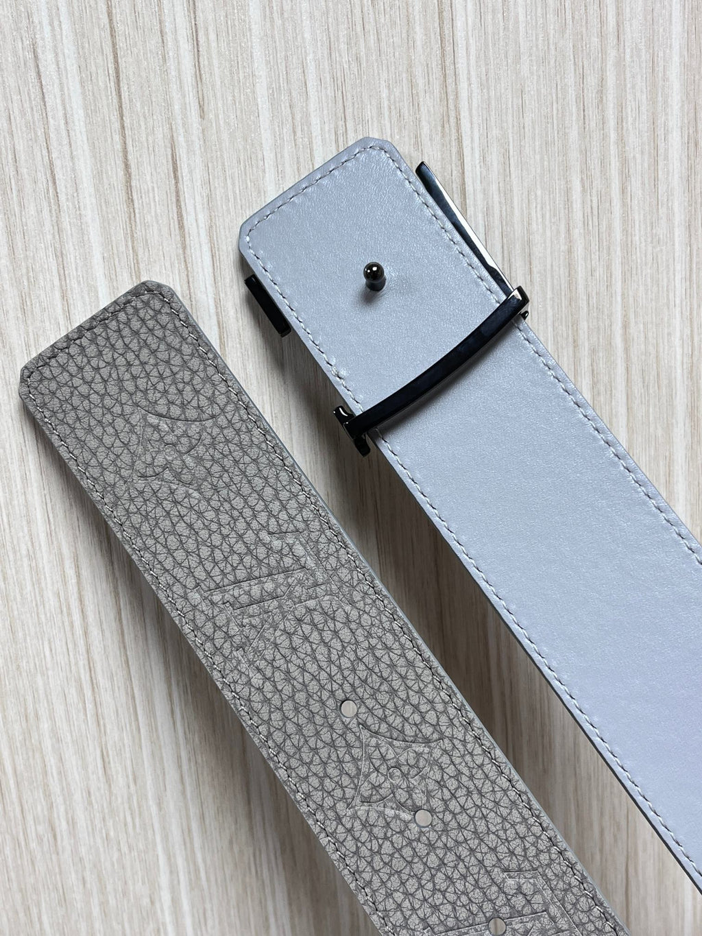Louis Vuitton LV Initiales 40MM Reversible Belt Taurillon Monogram Grey