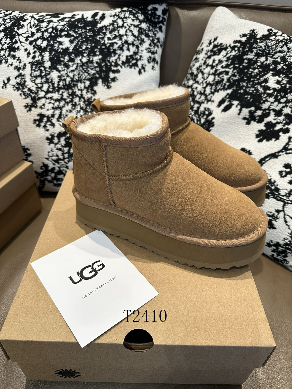 UGG Classic ultra mini