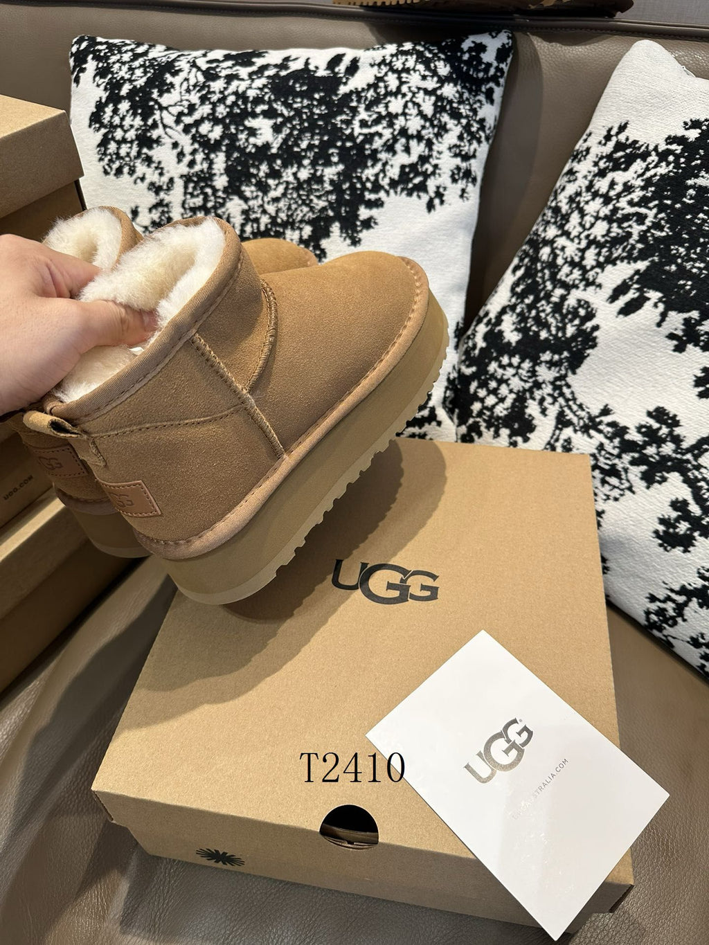 UGG Classic ultra mini