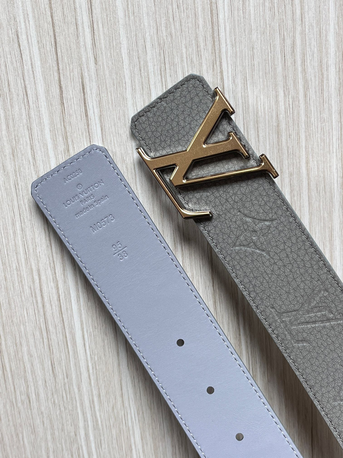 Louis Vuitton LV Initiales 40MM Reversible Belt Taurillon Monogram Grey