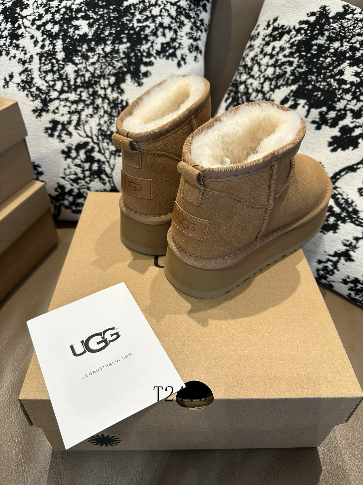 UGG Classic ultra mini