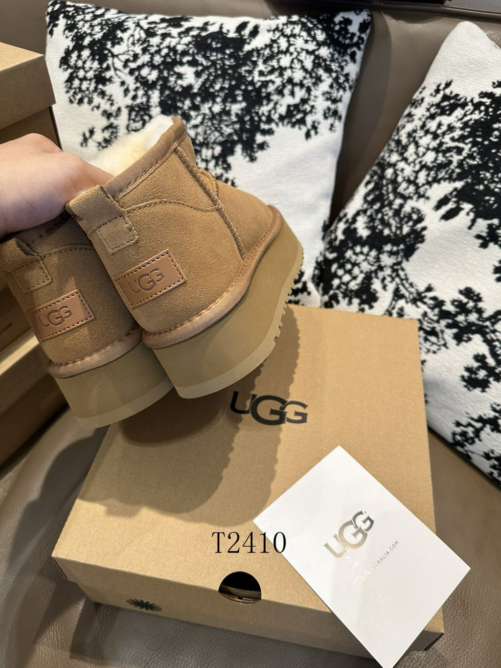 UGG Classic ultra mini
