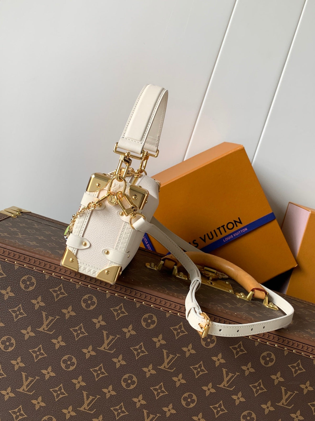 LV Side Trunk Bag 18cm White in Cowhide 287101