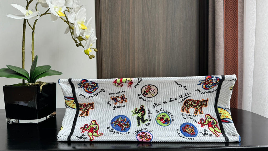 Medium CD Book Tote 36cm White Multicolor Dragon Zodiac Embroidery