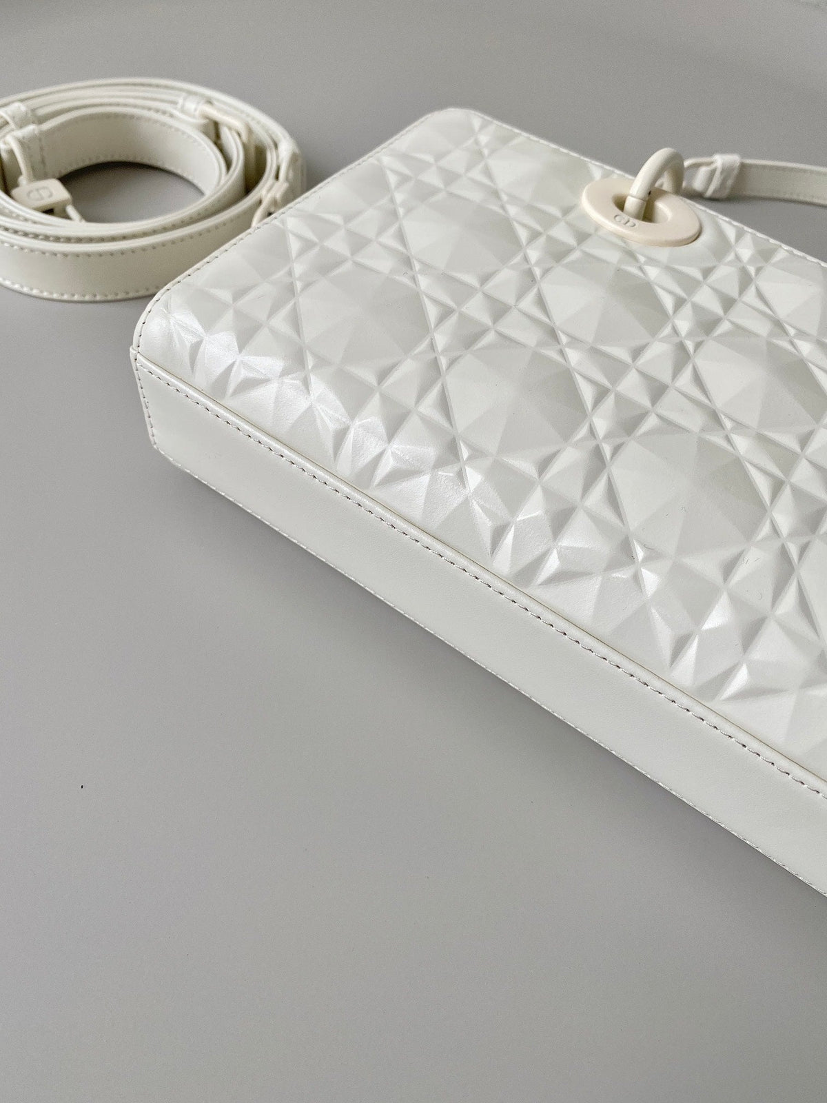 MEDIUM D-JOY BAG 26 IN WHITE CALFSKIN