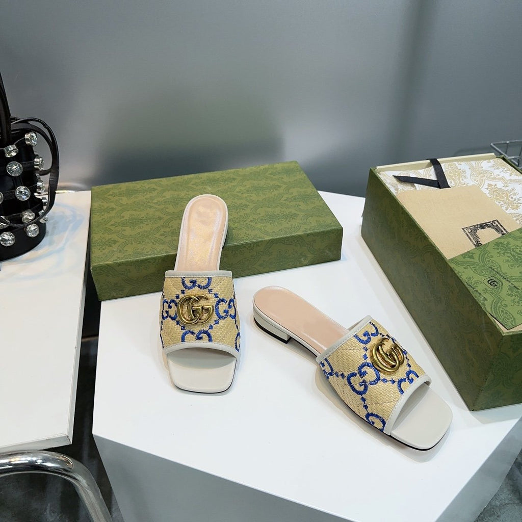 GG MATELASSÉ CANVAS SLIDES GREEN LOGO