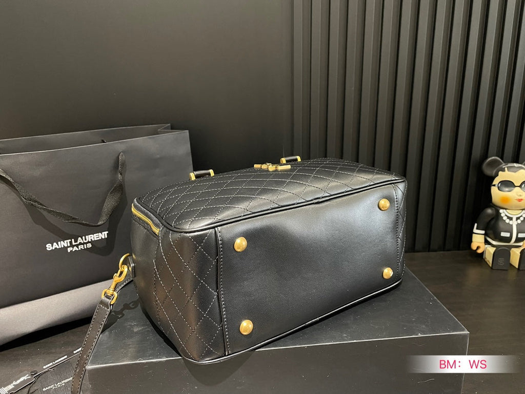 Y new arrival travel bag size: 30*17 cm