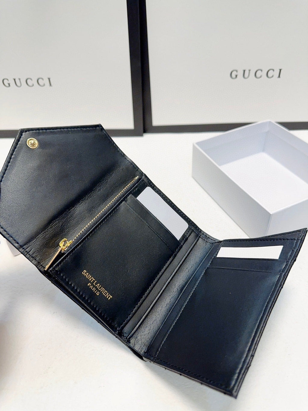 Y new arrival women wallet size: 10x9 cm