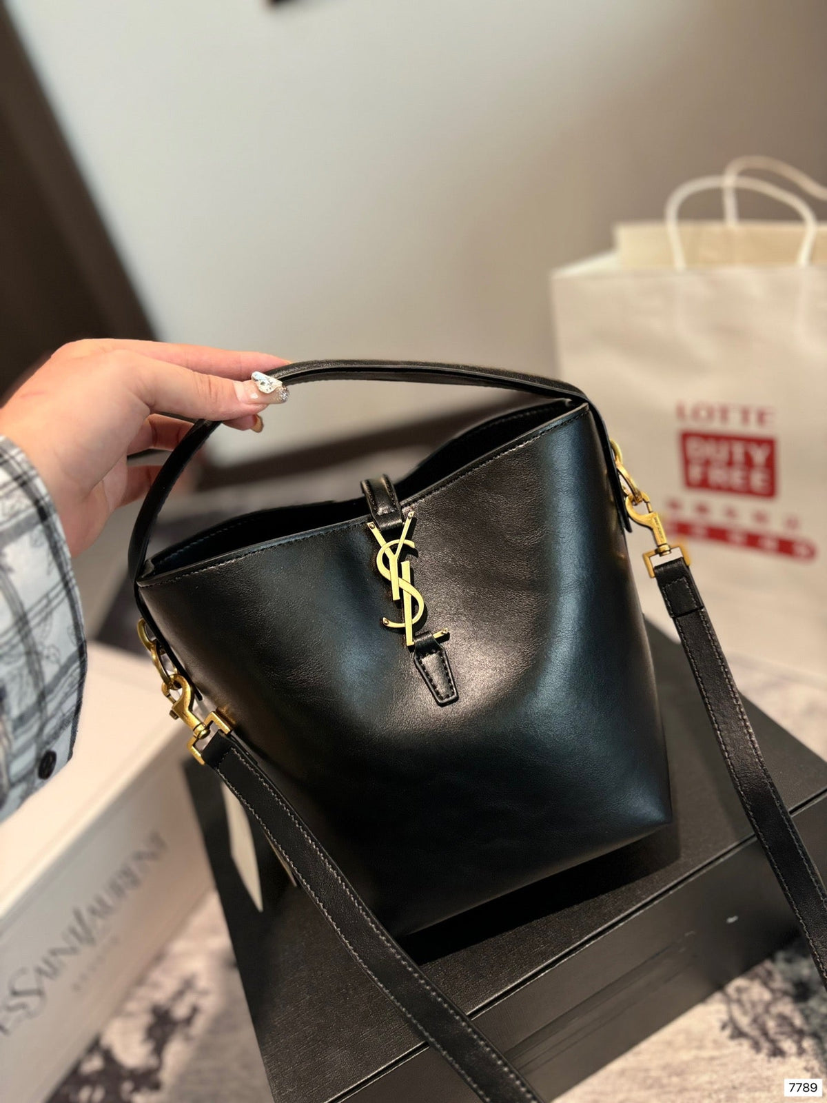 Y Le 37 Bucket small bag size: 16*19 cm
