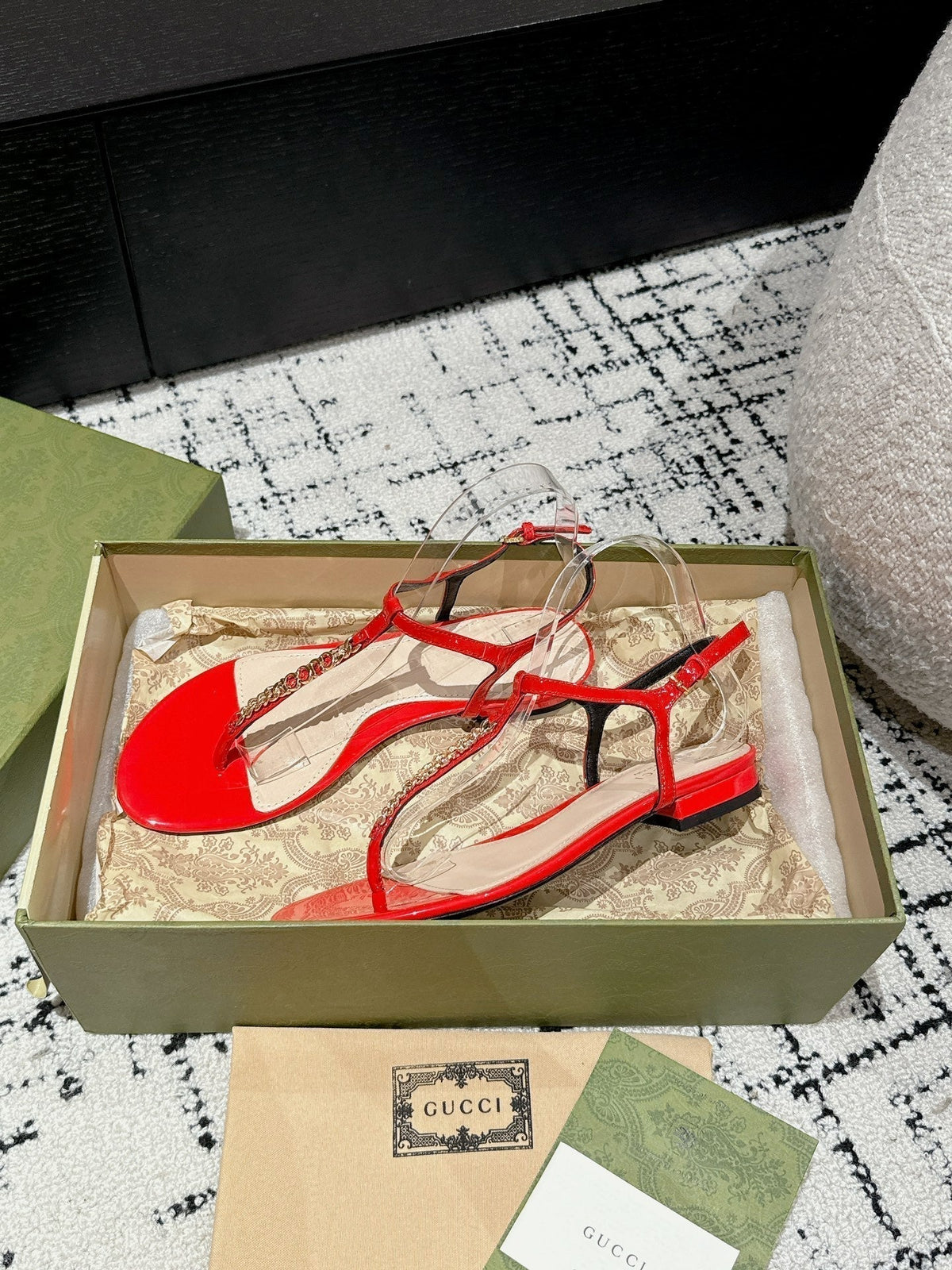 THONG SANDAL IN CANDY RED CALFSKIN