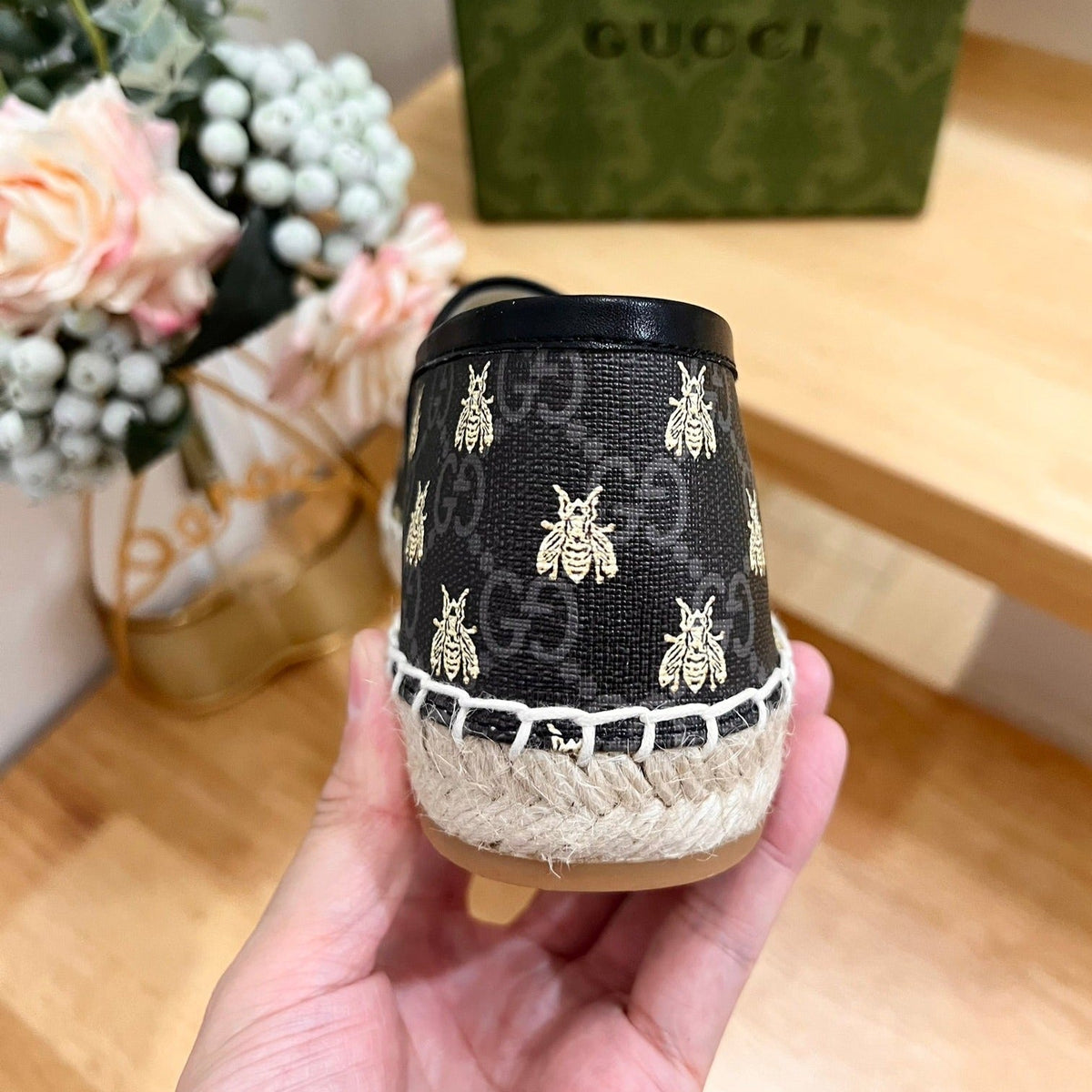GG  Supreme Flat Shoes Black Caro
