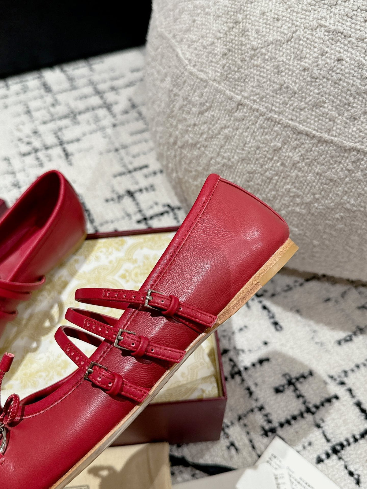 MARY JANE FLAT IN CRIMSON RED CALFSKIN