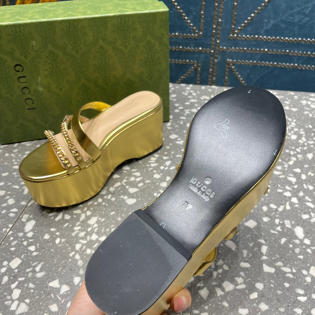 HIGH WEDGE PLATFORM IN GOLD CALFSKIN WITH GOLD HARDWARE