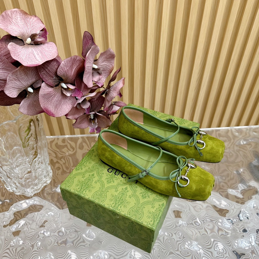 BALLET FLAT IN OLIVE GREEN SUEDE WITH