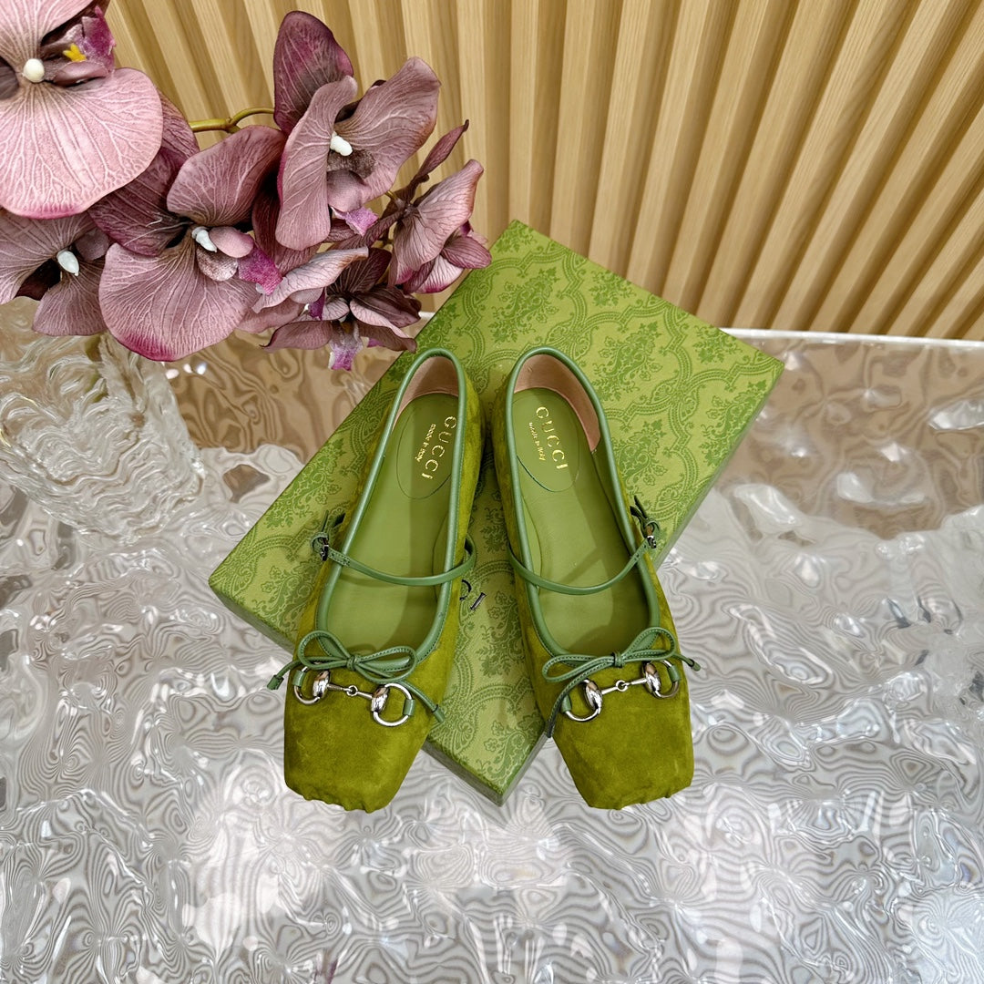 BALLET FLAT IN OLIVE GREEN SUEDE WITH
