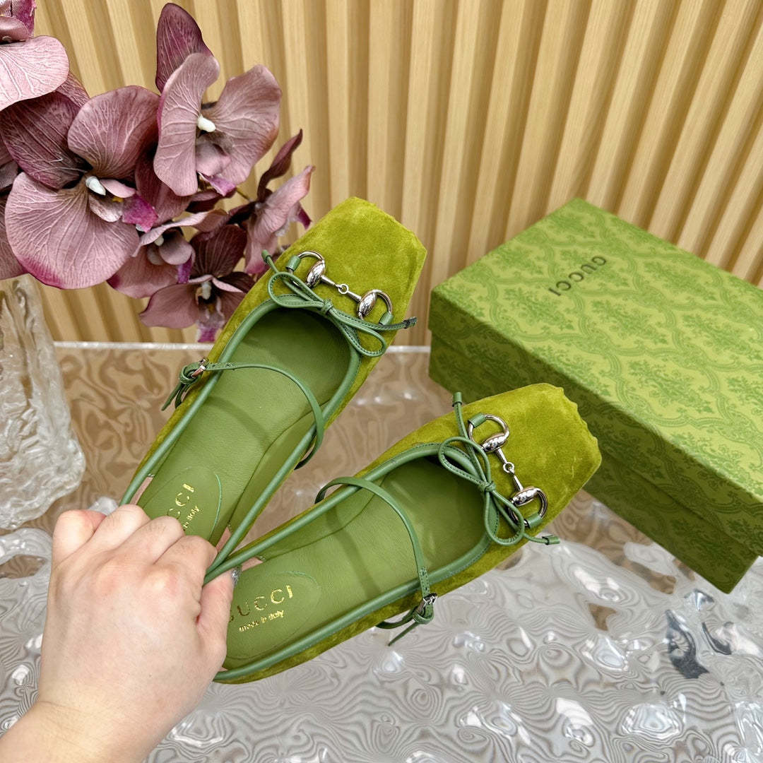 BALLET FLAT IN OLIVE GREEN SUEDE WITH