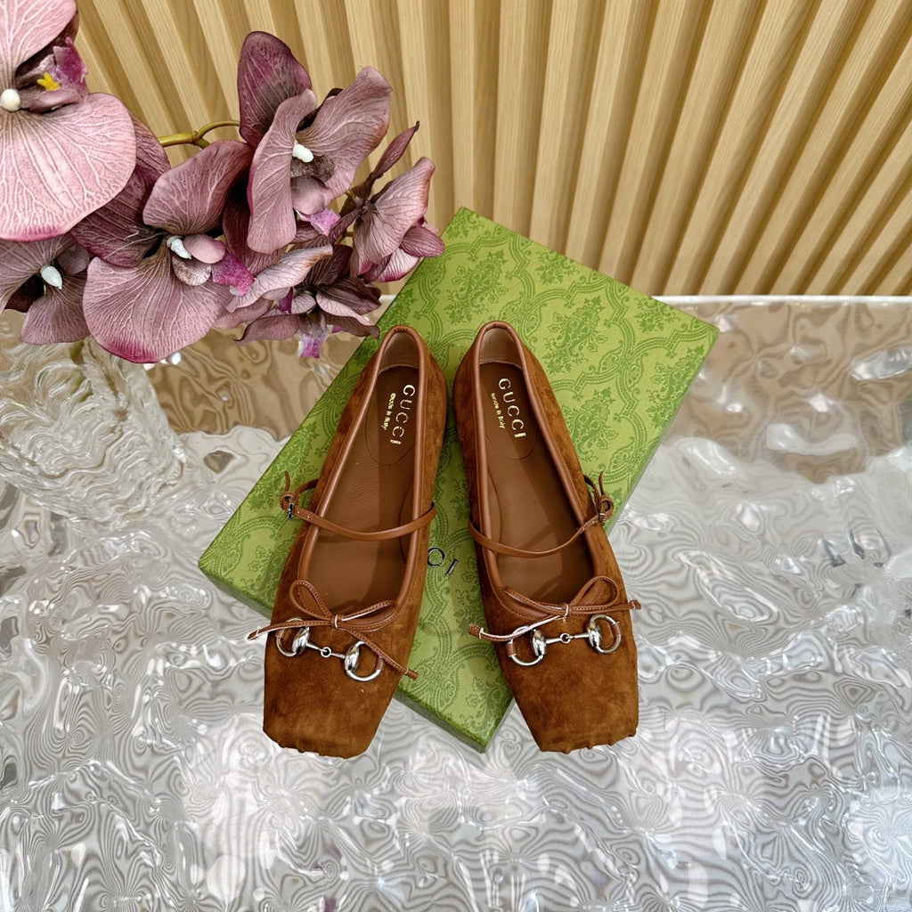Ballet flat in bronze brown suede with silver hardware