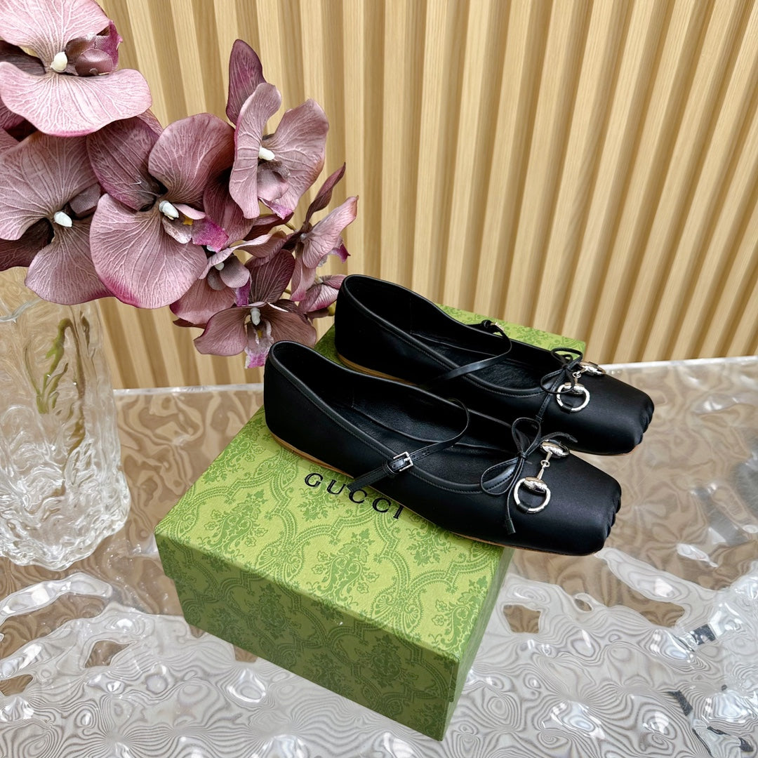 BALLET FLAT IN BLACK SILK