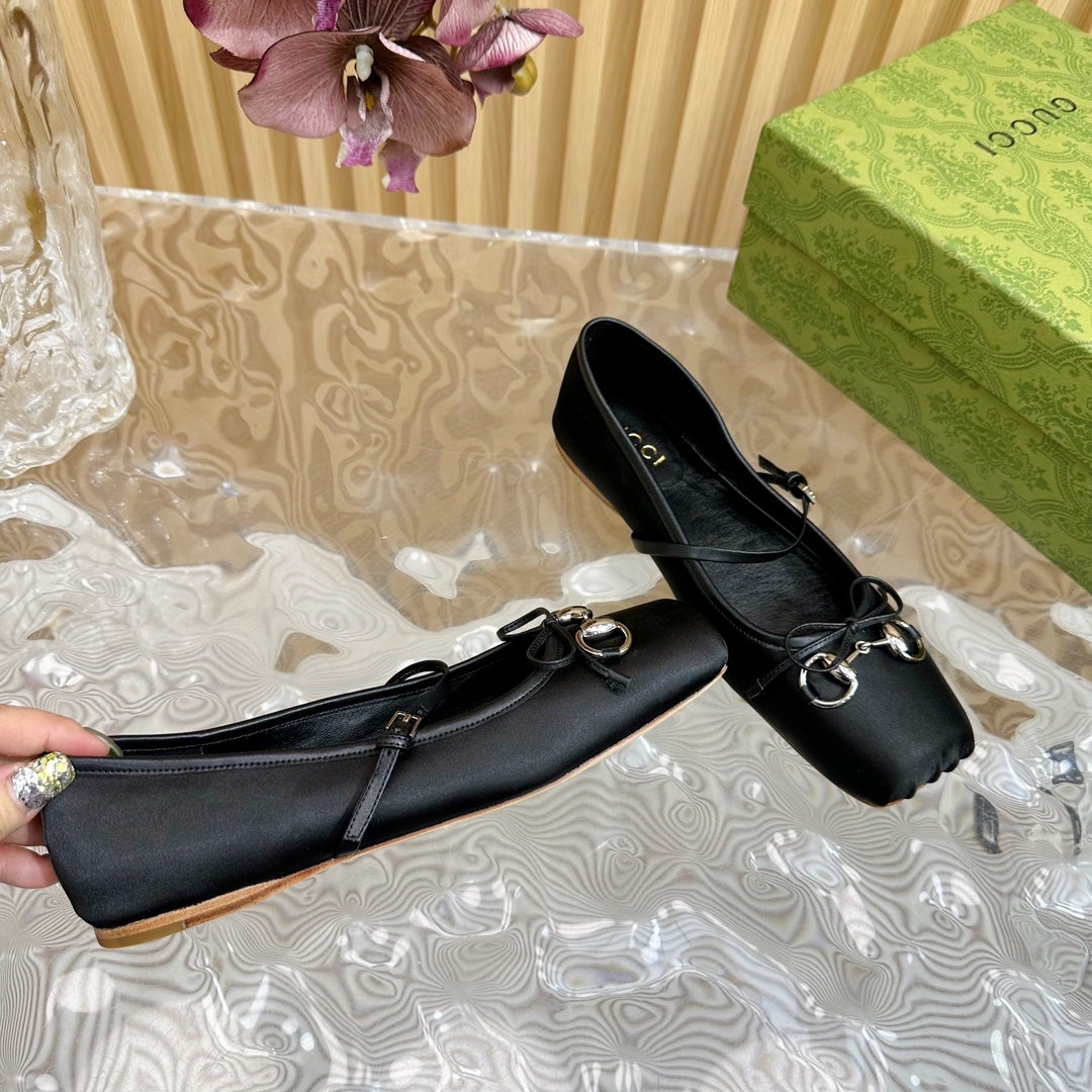 BALLET FLAT IN BLACK SILK