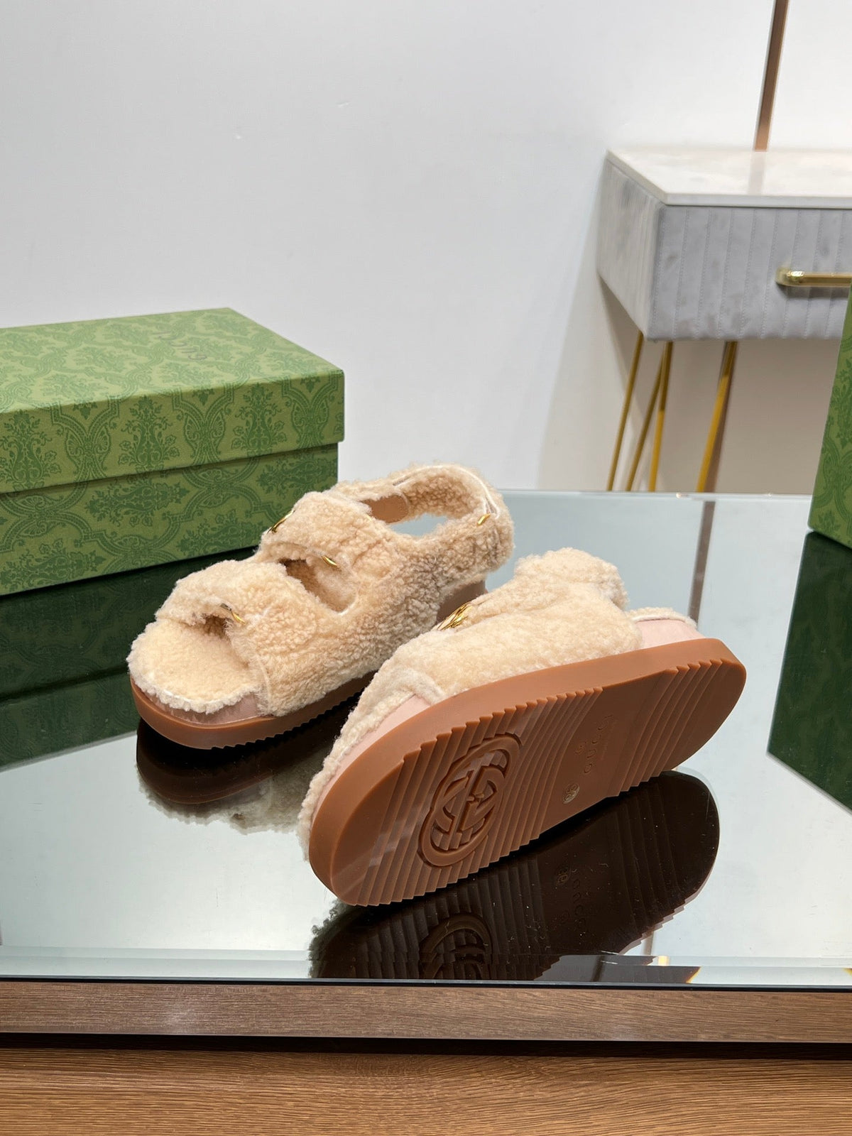 DAD SANDALS IN TAN BEIGE FLEECE