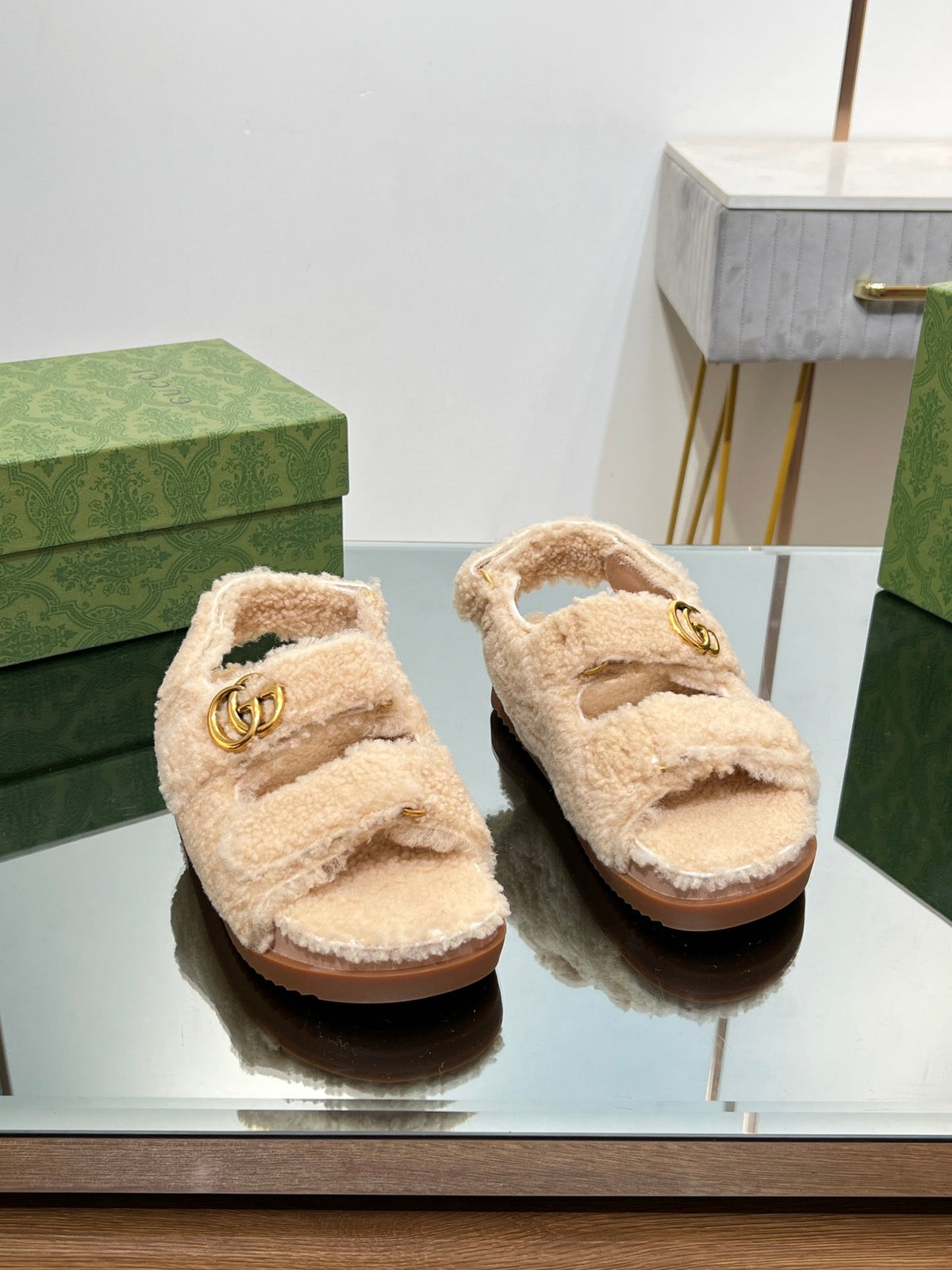 DAD SANDALS IN TAN BEIGE FLEECE