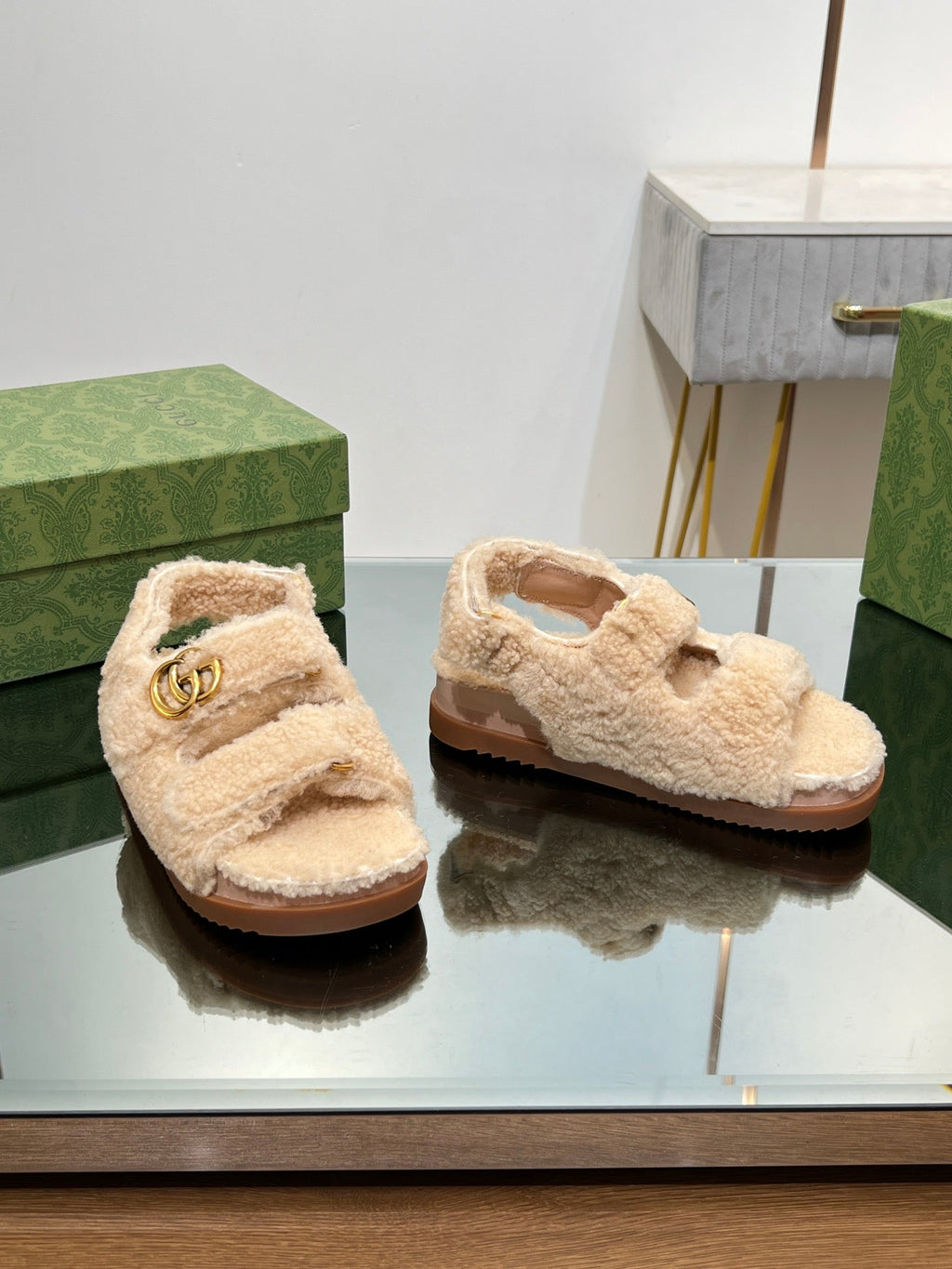 DAD SANDALS IN TAN BEIGE FLEECE