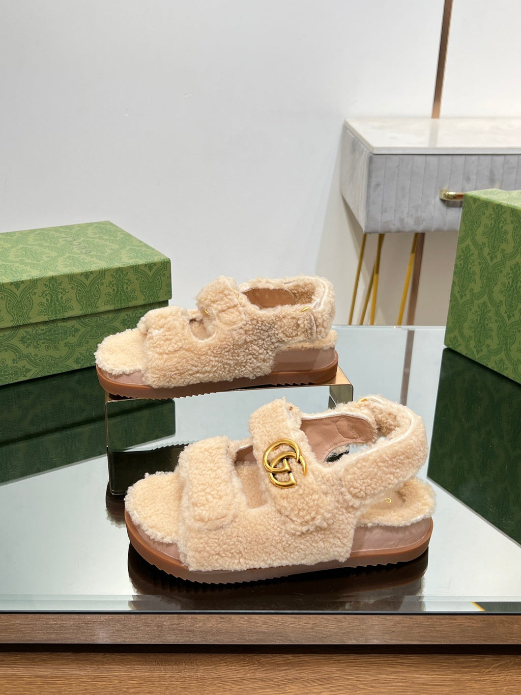 DAD SANDALS IN TAN BEIGE FLEECE