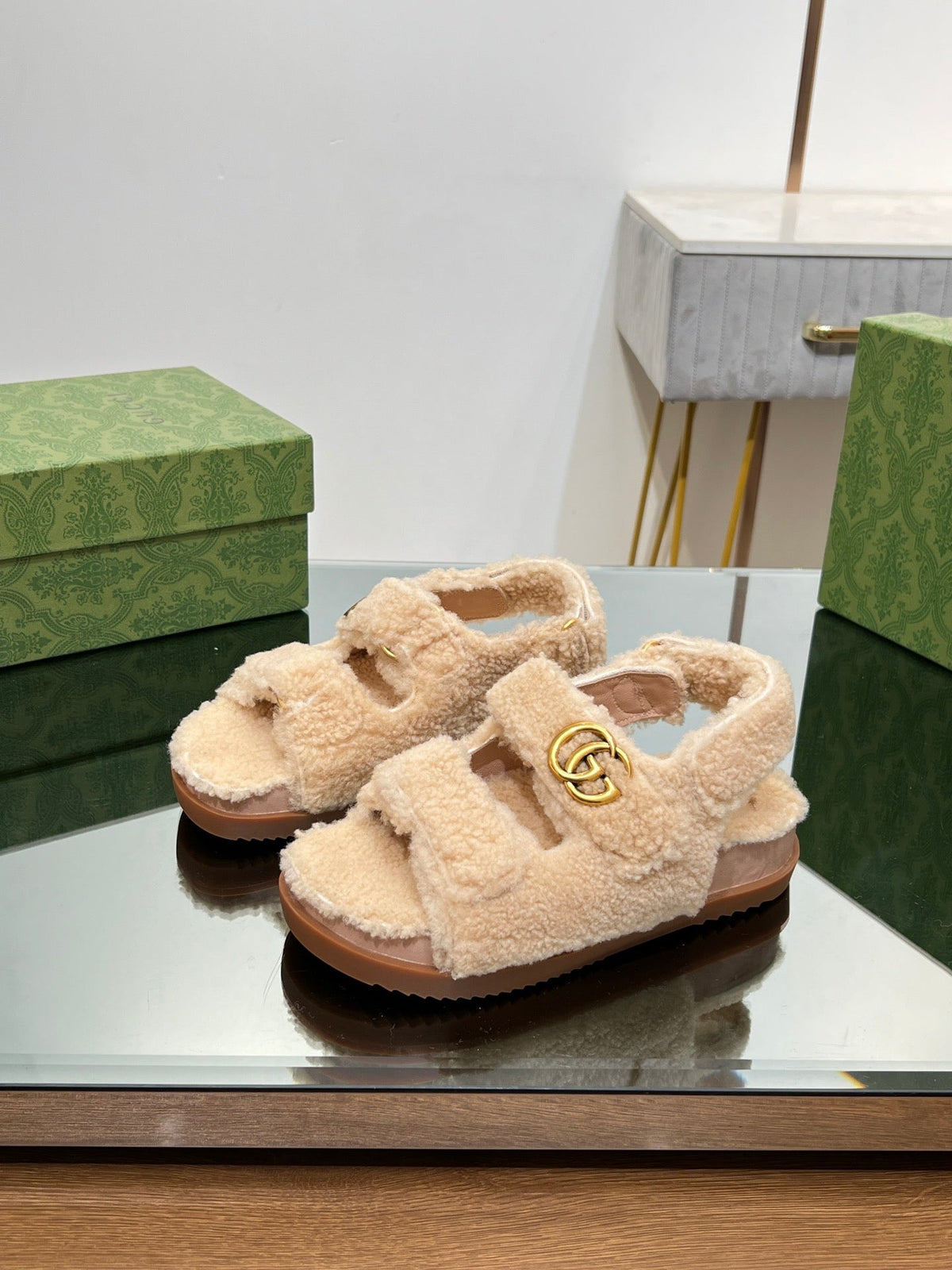 DAD SANDALS IN TAN BEIGE FLEECE