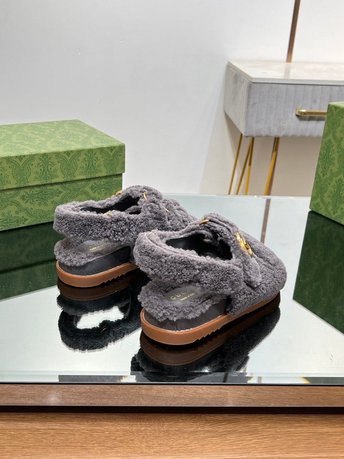 DAD SANDALS IN DARK GRAY FLEECE