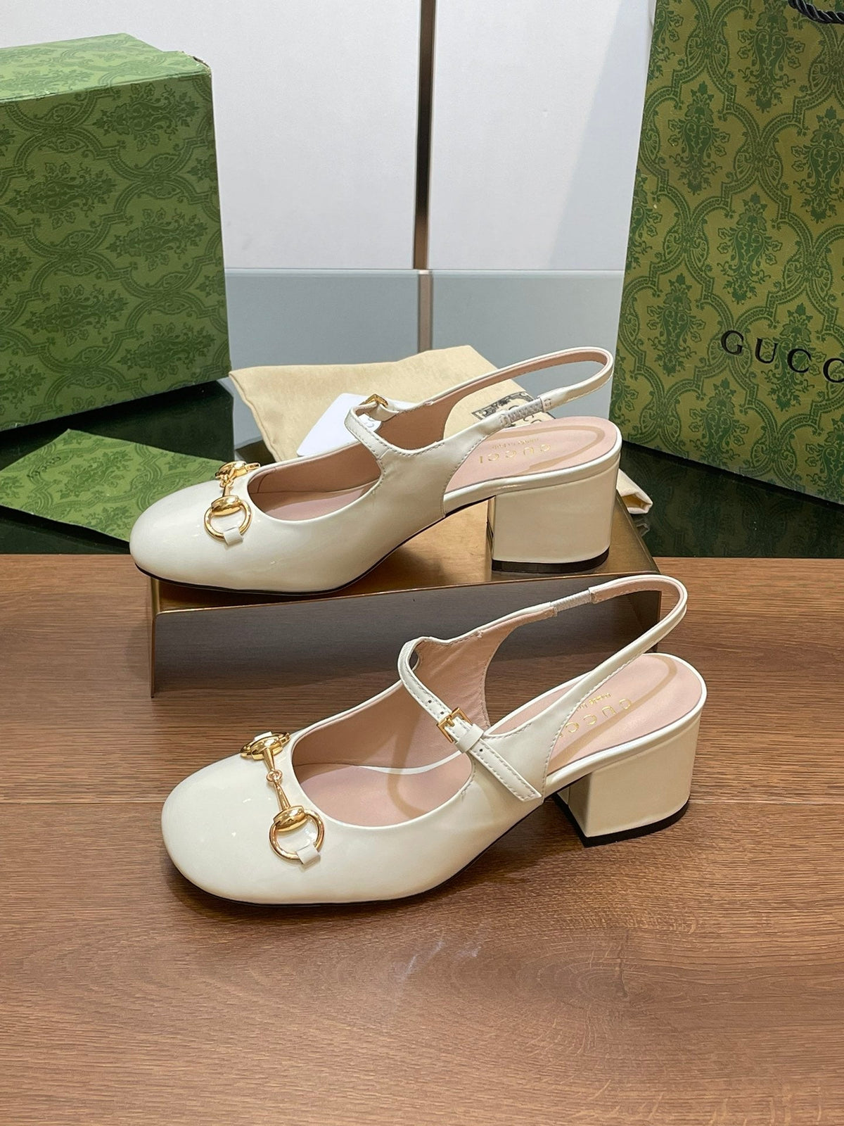 GG HORSEBIT PUMP WHITE LAMBSKIN