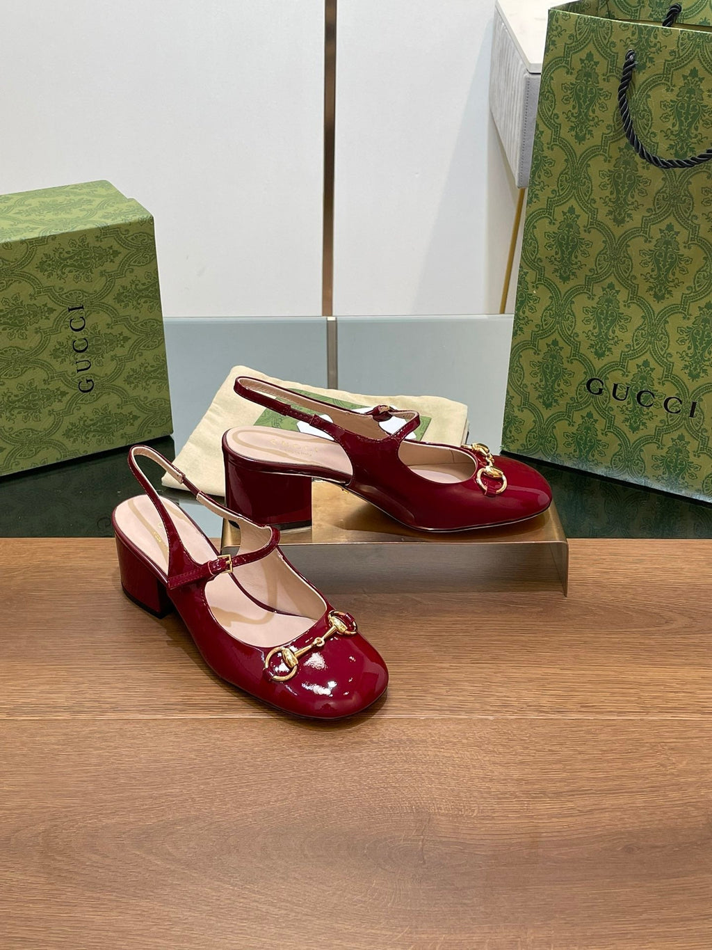 GG HORSEBIT PUMP SCARLET LAMBSKIN
