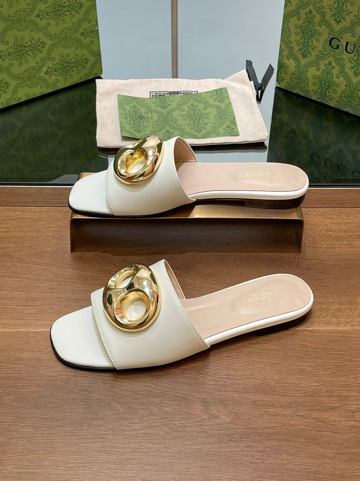 FLAT MULE IN WHITE CALFSKIN