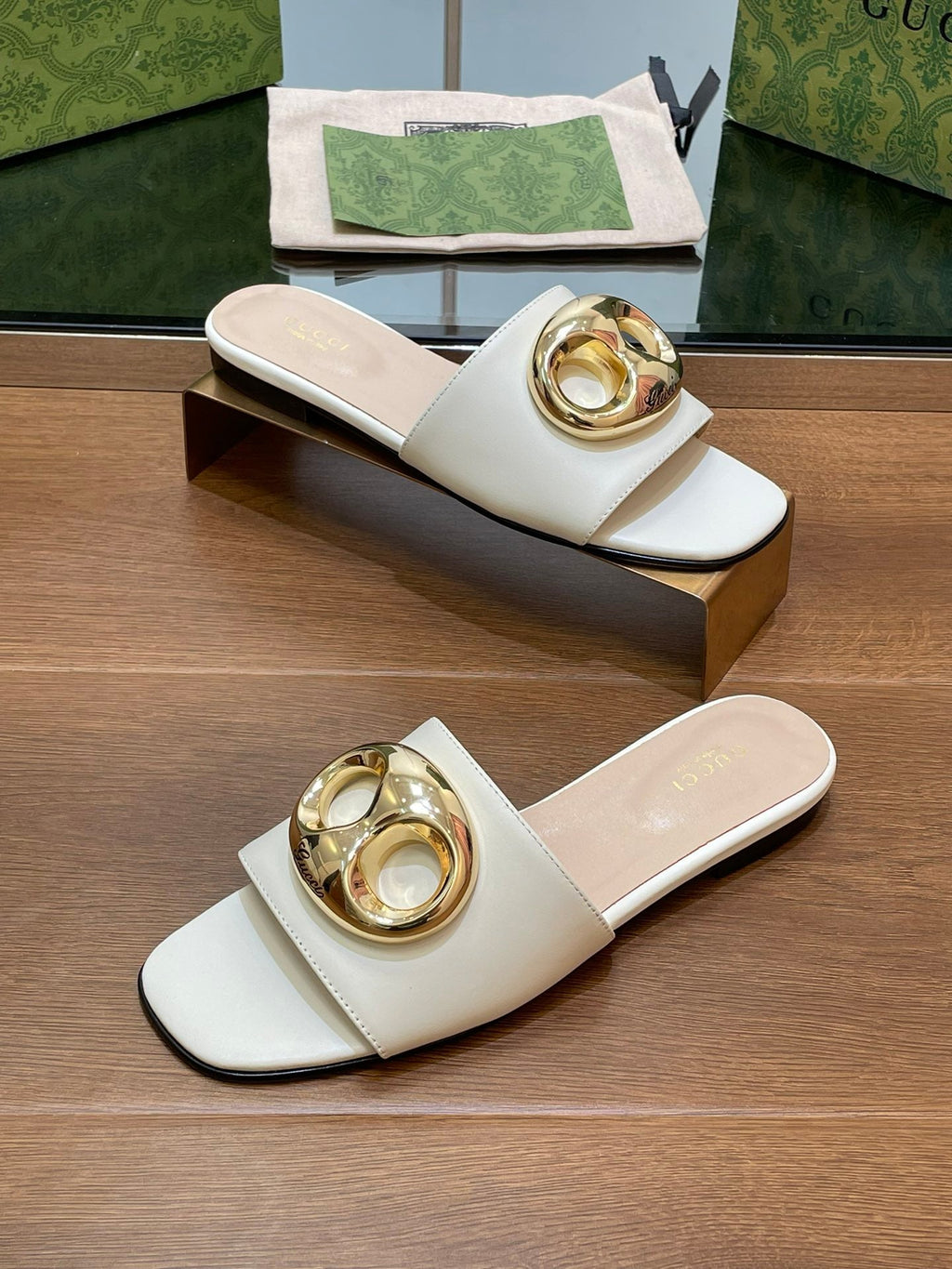 FLAT MULE IN WHITE CALFSKIN
