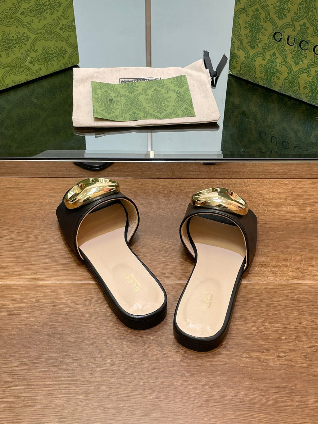 FLAT MULE IN BLACK CALFSKIN