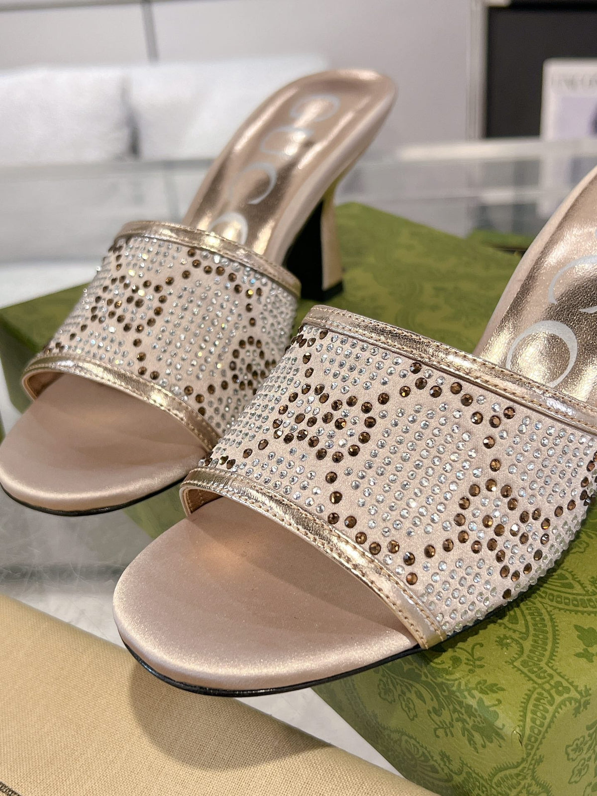 GG CRYSTALS HIGH SANDAL CREAM CANVAS