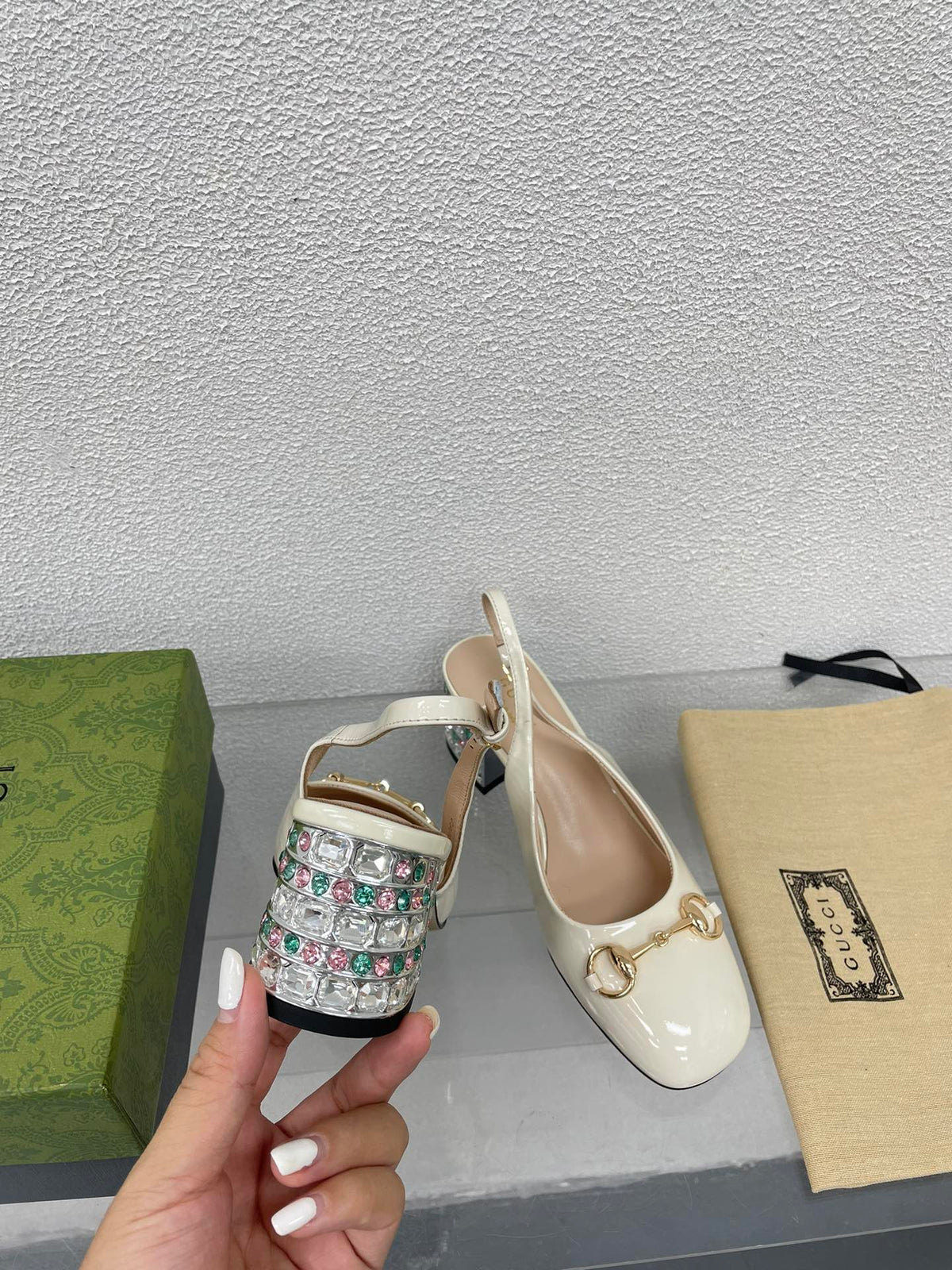 GG WOMEN'S HORSEBIT SLINGBACK IN WHITE CALFSKIN WITH RHINSTONES