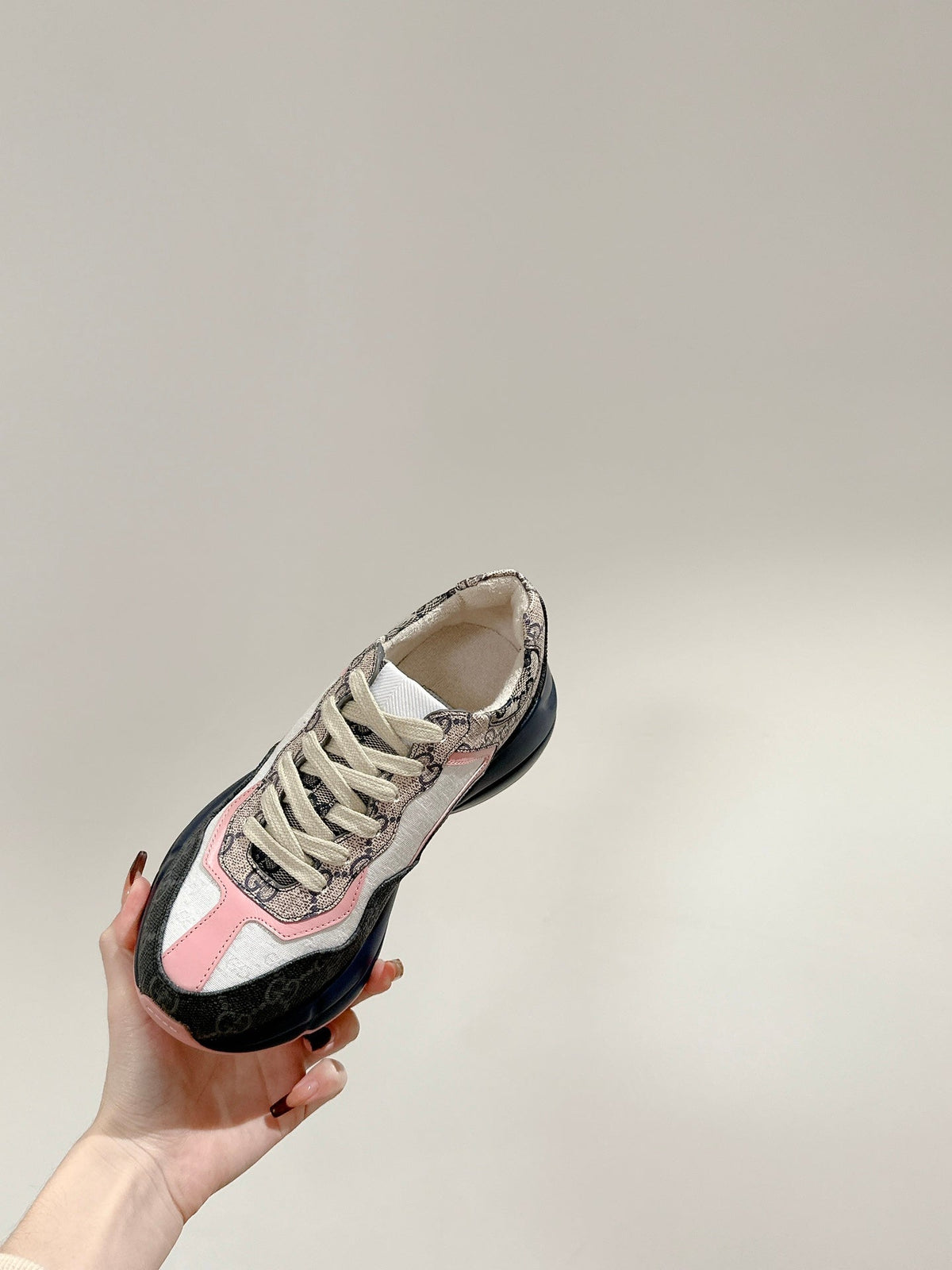 GG RHYTON TRAINER CHARCOAL AND WHITE CALFSKIN