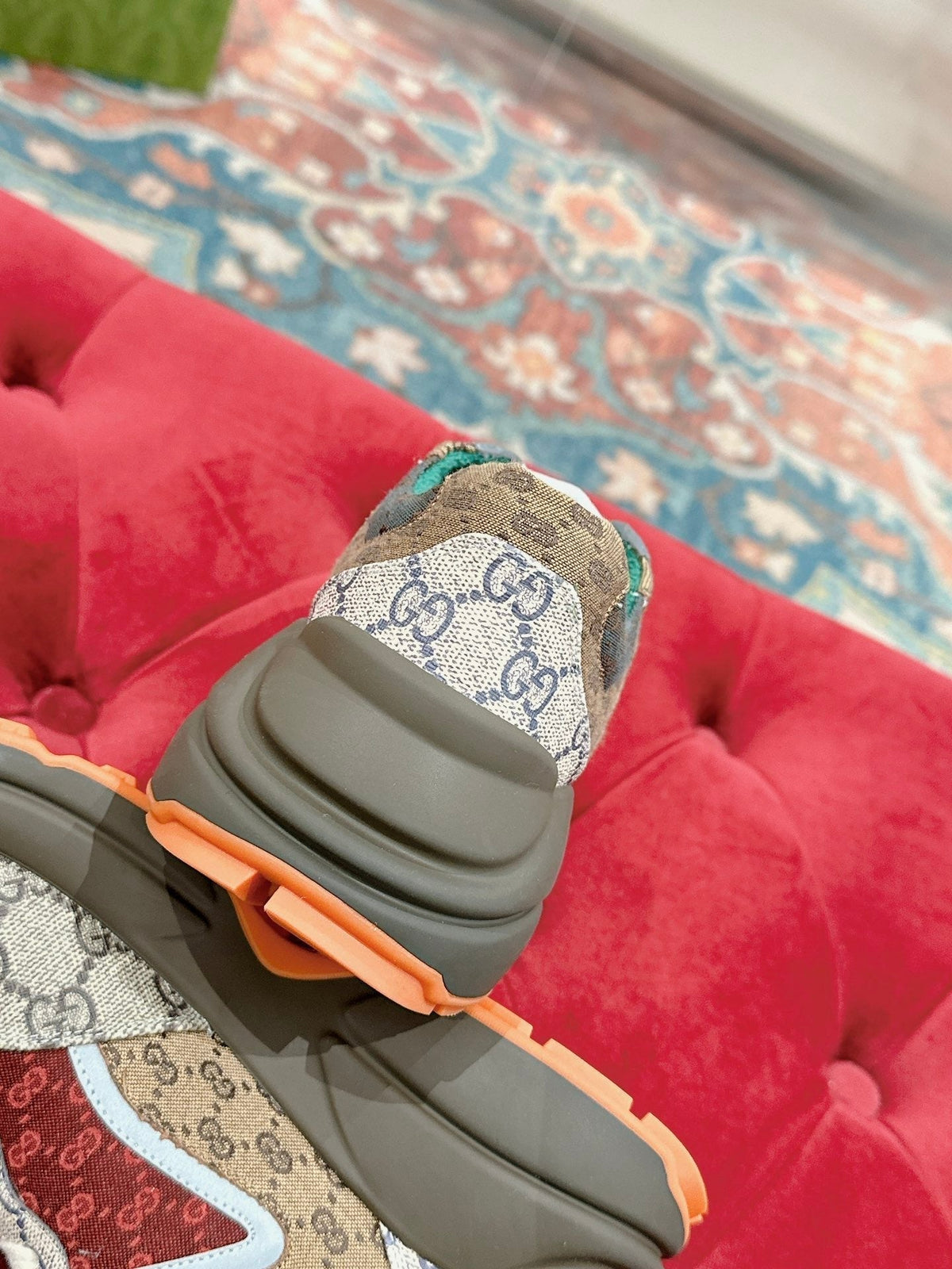 GG RHYTON TRAINER LIGHT GRAY AND SCARLET CALFSKIN