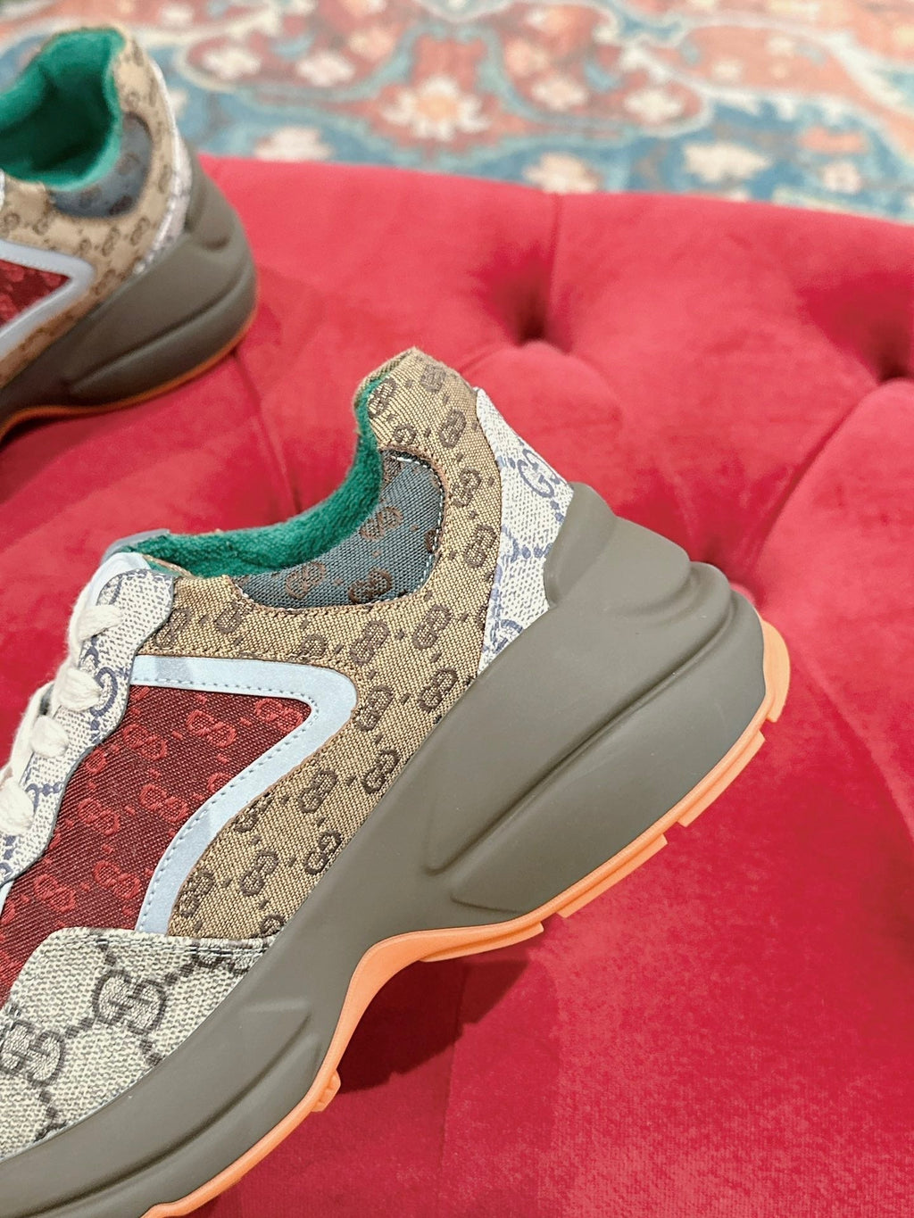 GG RHYTON TRAINER LIGHT GRAY AND SCARLET CALFSKIN