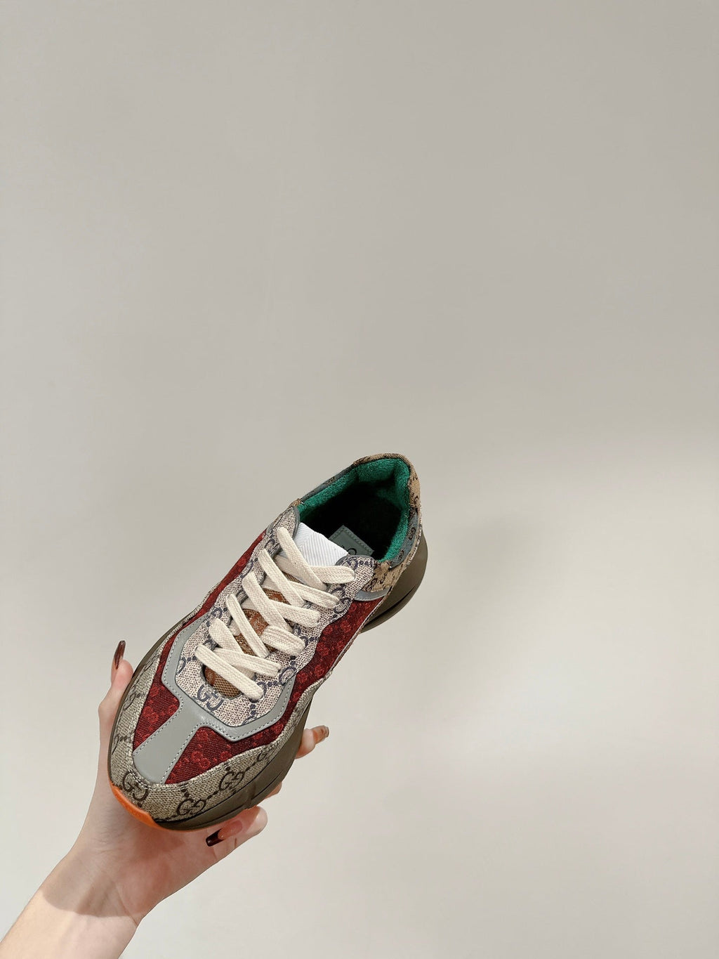 GG RHYTON TRAINER LIGHT GRAY AND SCARLET CALFSKIN