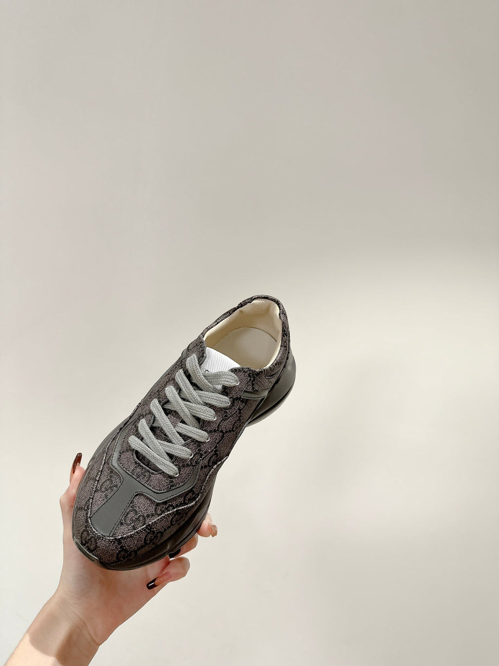 GG RHYTON TRAINER GRAY CALFSKIN