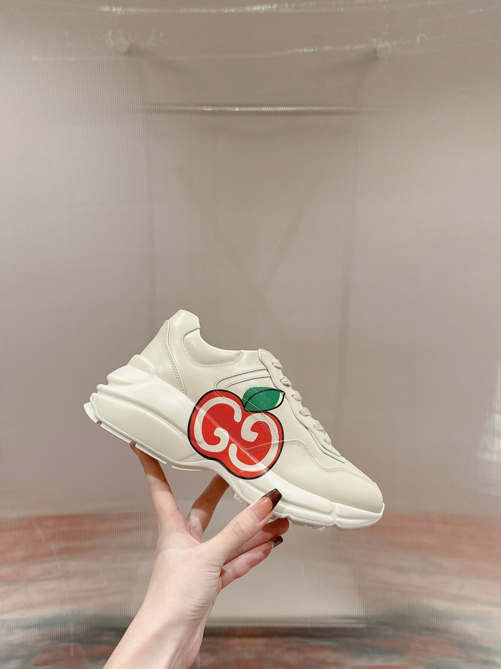 GG RHYTON TRAINER WHITE CALFSKIN WITH APPLE MOTIF