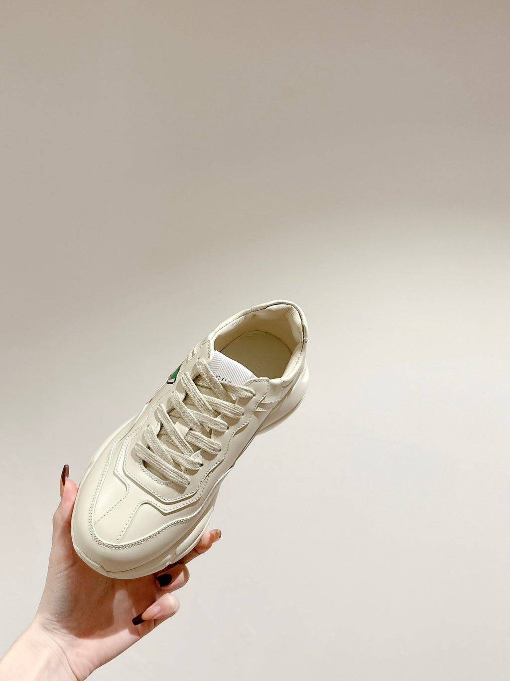 GG RHYTON TRAINER WHITE CALFSKIN WITH APPLE MOTIF