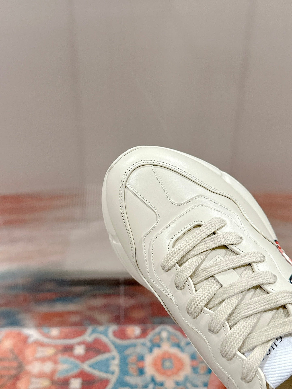 GG RHYTON TRAINER WHITE CALFSKIN WITH APPLE MOTIF