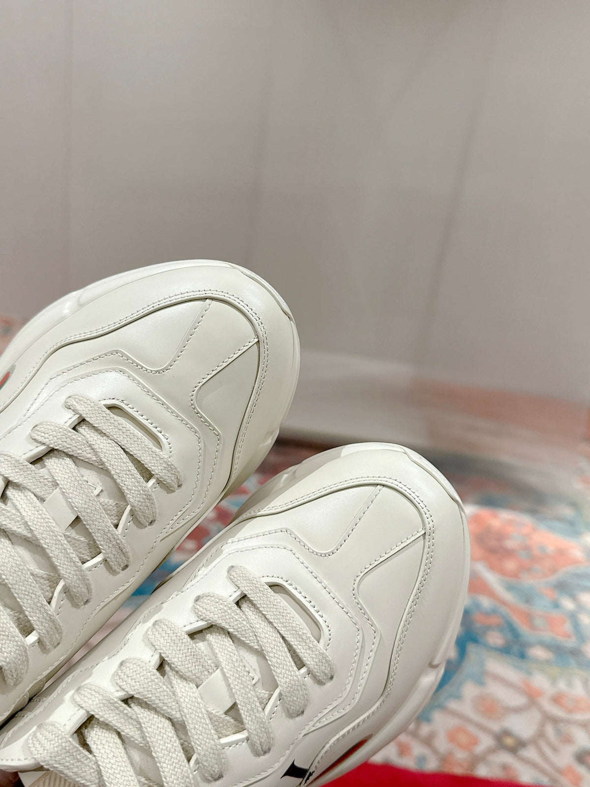 GG RHYTON TRAINER WHITE CALFSKIN WITH BEAR MOTIF