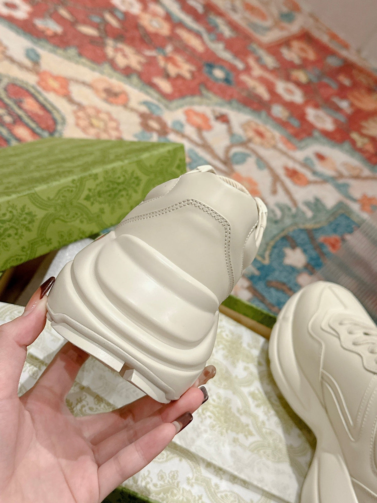 GG RHYTON TRAINER WHITE CALFSKIN WITH BEAR MOTIF
