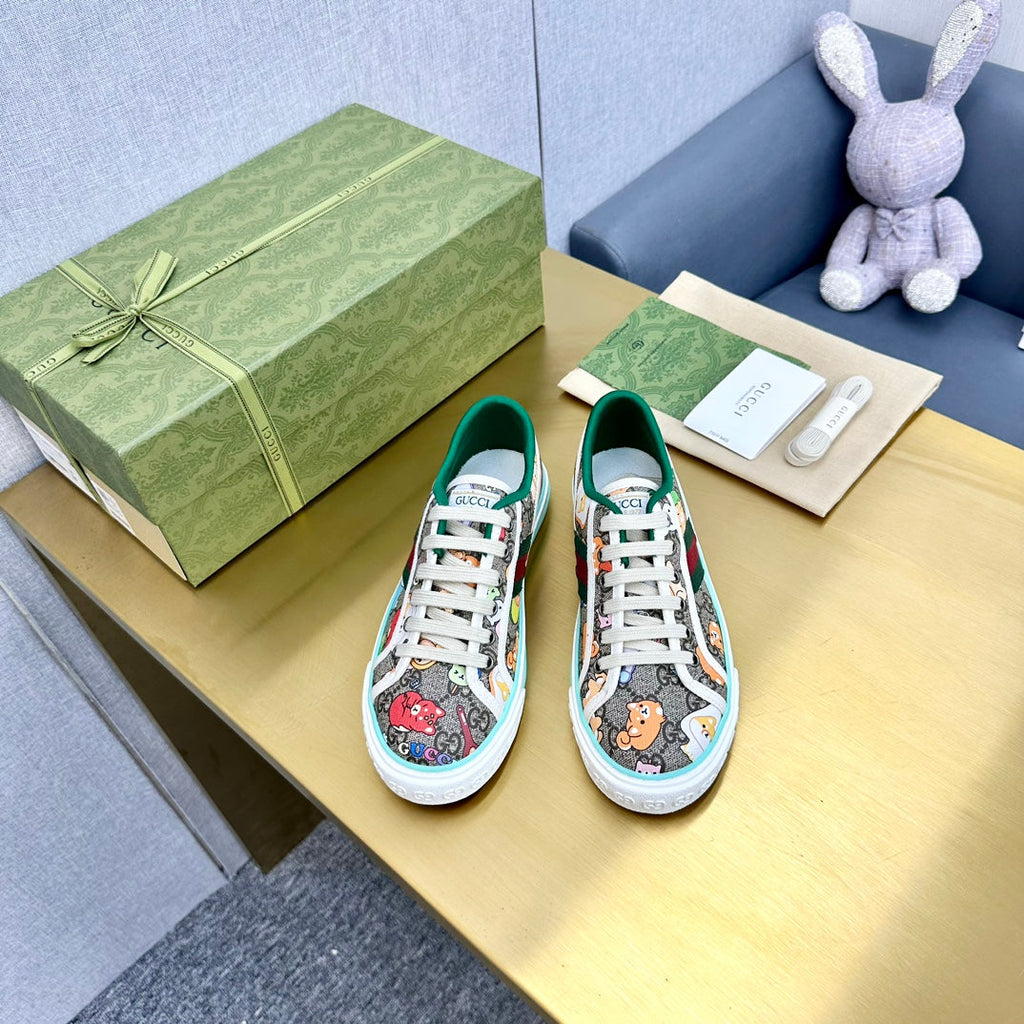 GG TENNIS 1977 TRAINER CANVAS WITH ANIMALS MOTIF
