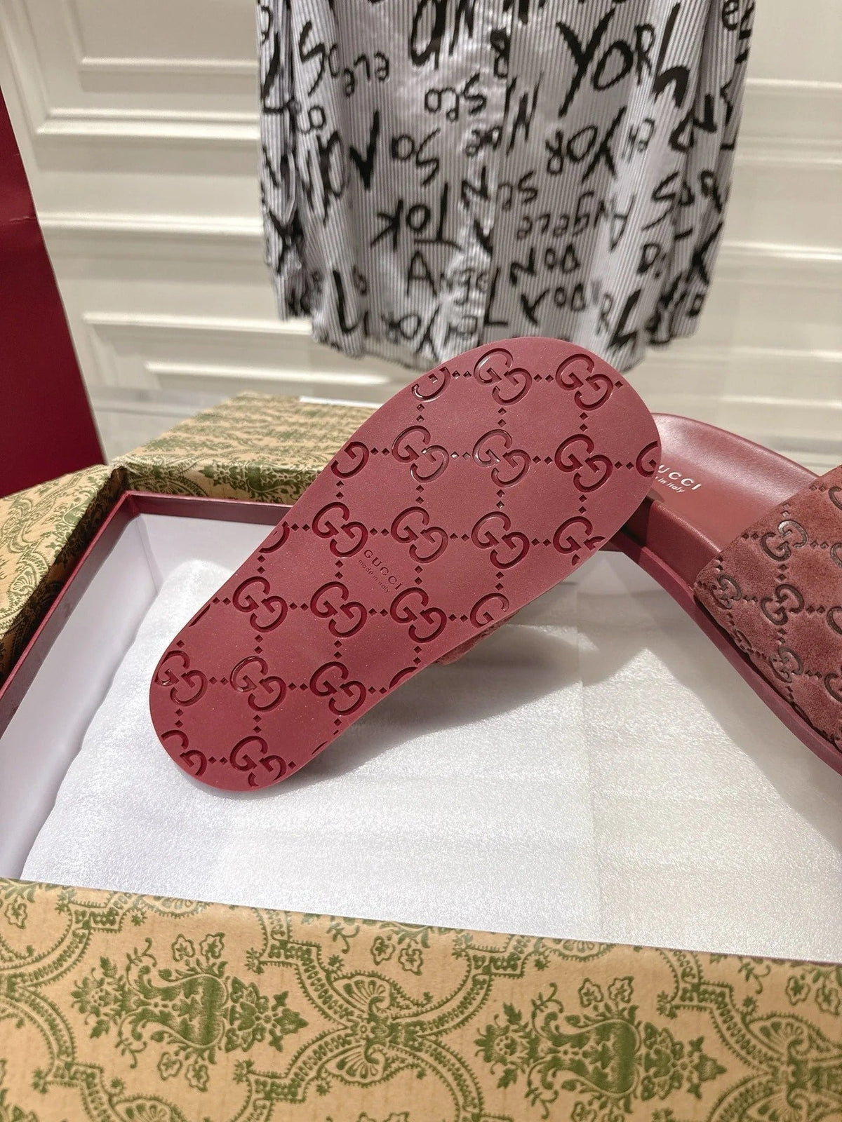 GG SLIDES IN RED SUEDE WITH EMBOSSED LOGO STYLE 3